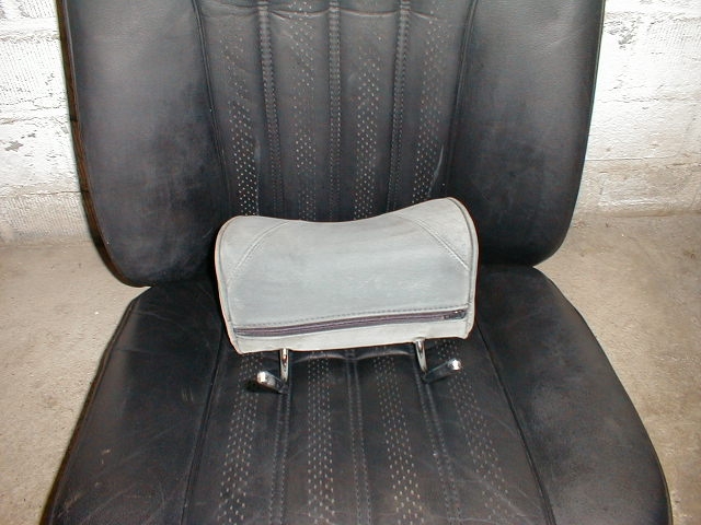 Sitz nach der Neueinfrbung, als Kontrast eine vorbereitete Nackensttze