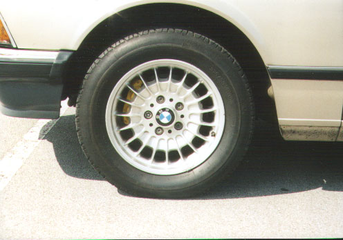TRX-Reifen und Felgen am BMW E23